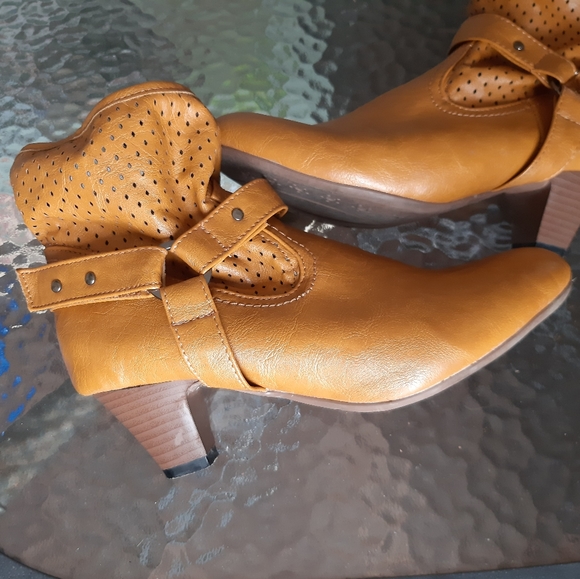 HOST PICK! NEW Boots ankle booties - heeled camel - Picture 7 of 16